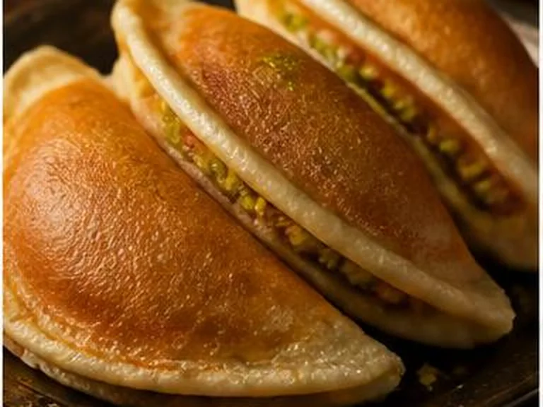 قطايف — Qatayef